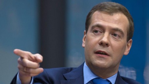 Медведев призвал власти удержать ситуацию с занятостью и ценами