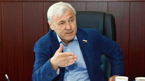 Анатолий Аксаков