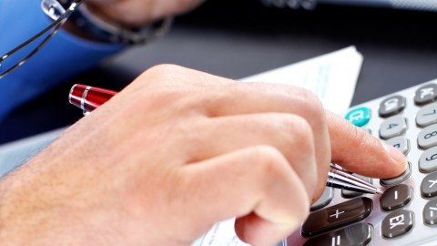 Правительство отложило введение новой схемы страховых взносов с зарплат