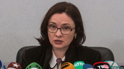 Набиуллина: зависимость курса рубля от нефтяных цен снижается