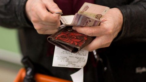 Реальные доходы россиян за январь сократились на 52%