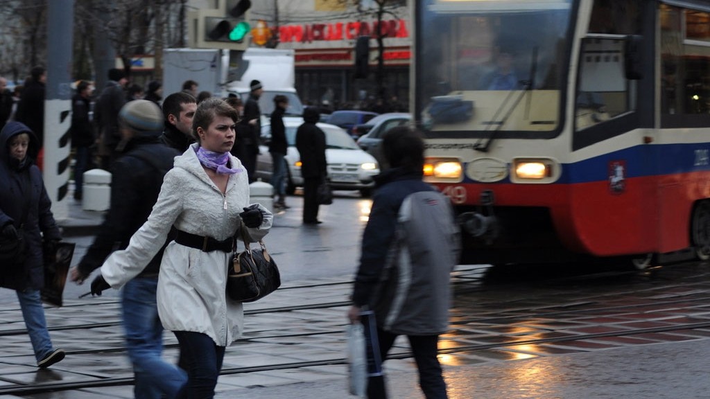 Народ на улицах москвы