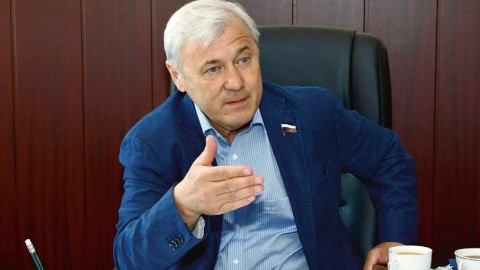 Анатолий Аксаков