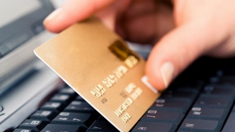 В 2015 году количество мошенничеств с банковскими картами в России упало на 38%